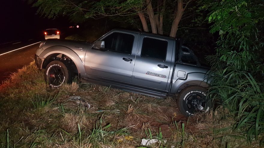 Ranger sai da pista na BR-369 e é removida pela PRF