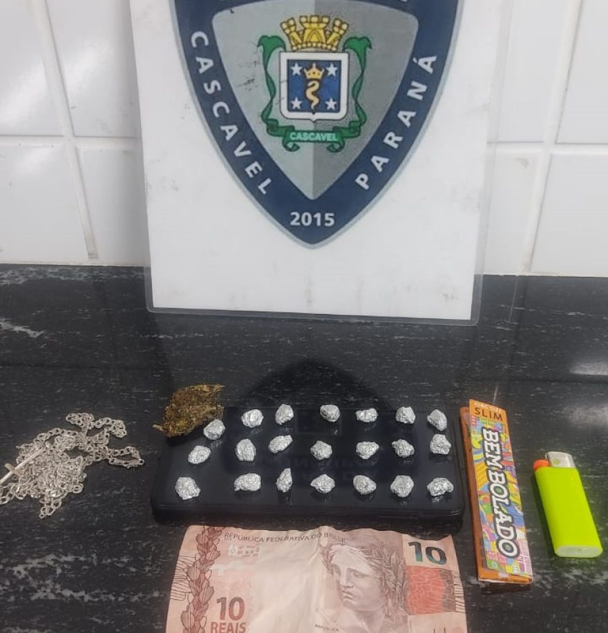 Dupla é detida pela Guarda Municipal com 21 pedras de crack e maconha na Praça da Bíblia