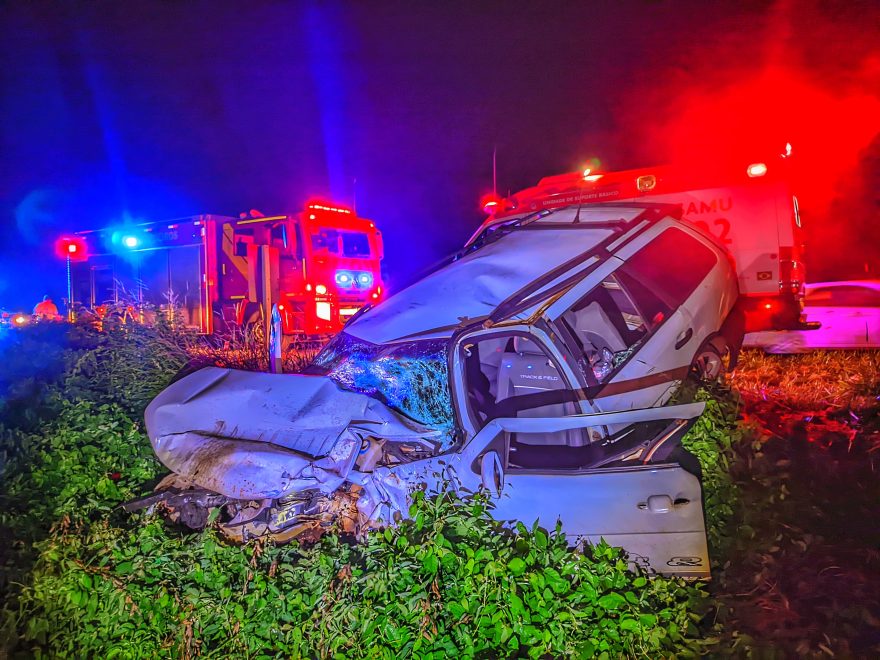 Acidente de trânsito na BR-277 envolve dois carros e três vítimas