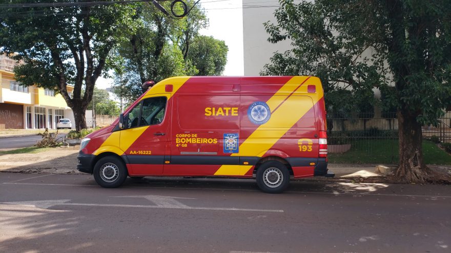 Mulher é socorrida pelo Siate após sofrer queda no Centro