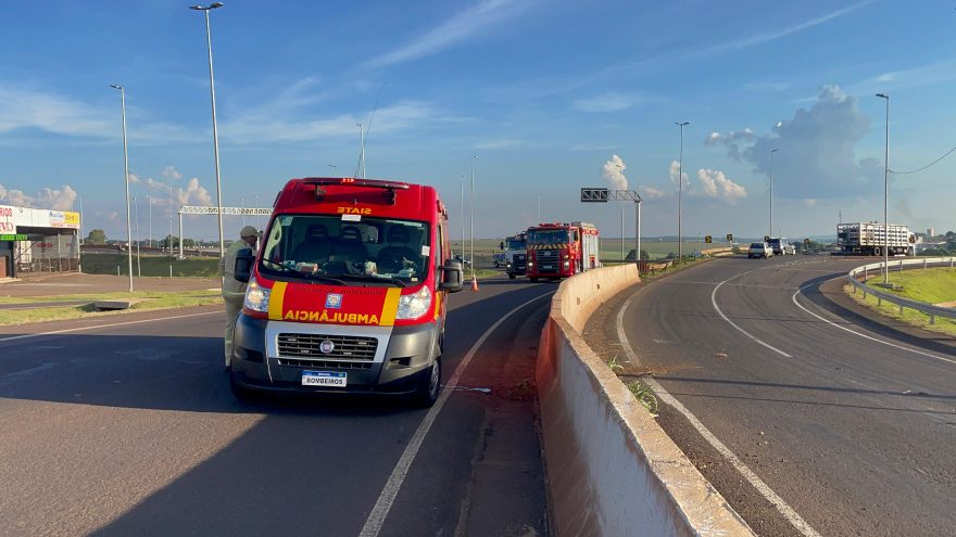 Homem cai de moto e sofre fratura e escoriações na BR-467 com a 277