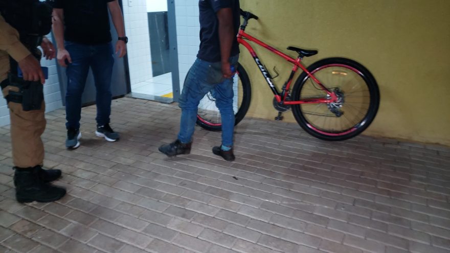 Indivíduo em posse de bicicleta furtada é preso pela ROCAM no Centro