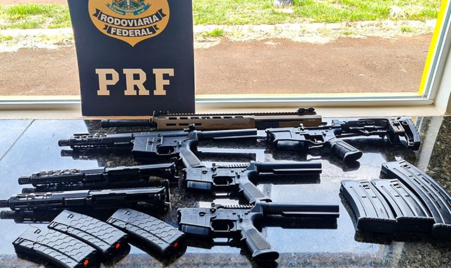 Homem que transportava três carabinas, uma espingarda e 36 quilos de cocaína é preso na BR-369