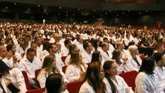 Brasil tem 575.930 médicos ativos: 2,81 por mil habitantes