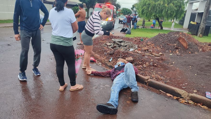 Colisão seguida de atropelamento é registrada no Periolo em Cascavel; Homem e crianças ficam feridos