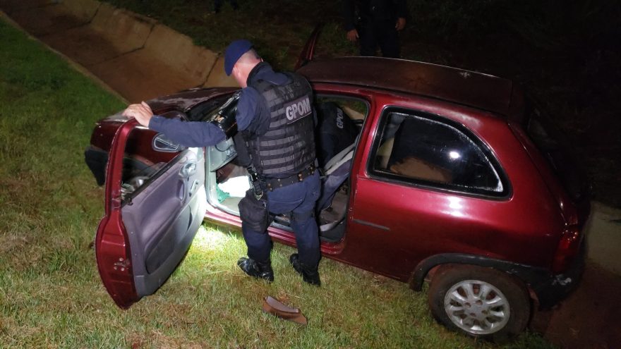 GM recupera veículo Corsa furtado e detém suspeito após fuga na marginal da PRc-467