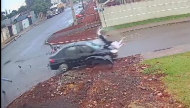 Imagem referente a Imagens fortes: Vídeo mostra momento em que criança é atropelada no Bairro Periolo