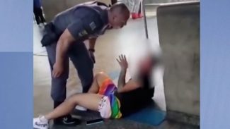 Policial agride mulher em estação de metrô em São Paulo