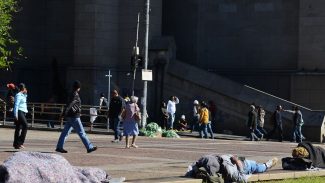 Padre Lancellotti critica exploração de pessoas em situação de rua