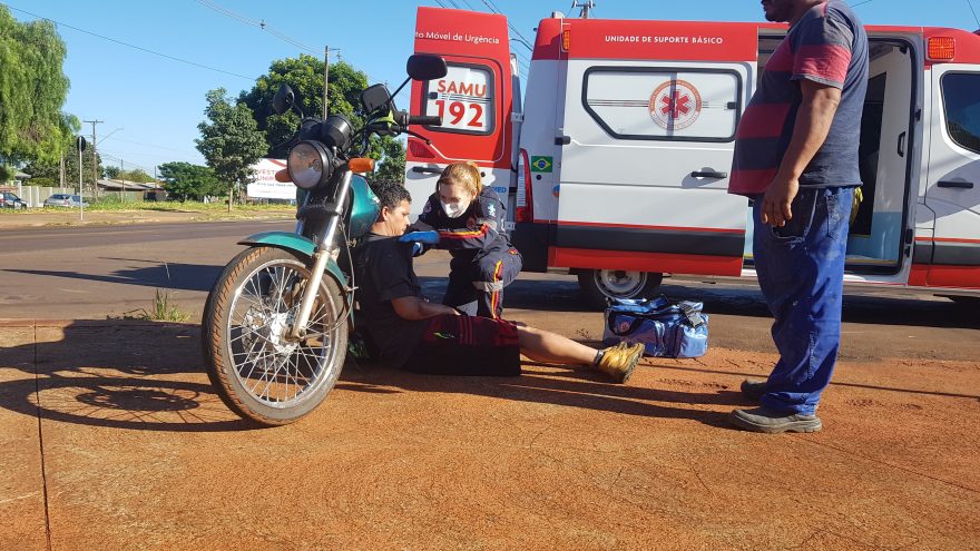 Acidente envolvendo carro e moto deixa homem ferido no Bairro Santo Onofre