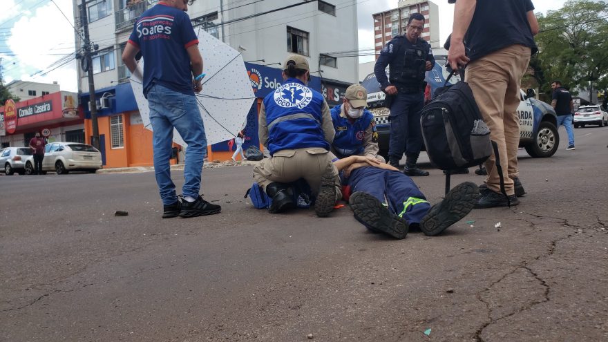 Motociclista fica ferido ao ser atingido por Van da Saúde de Ouro Verde