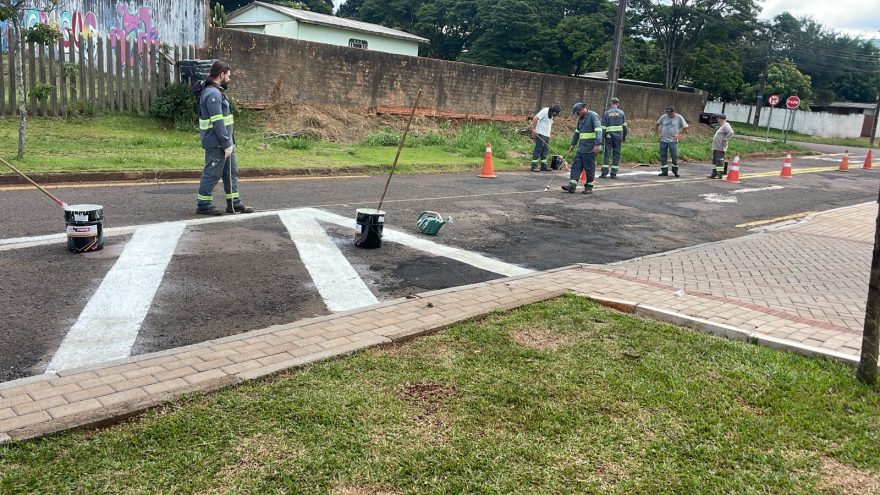 Pintura no asfalto em torno da Delegacia Cidadã é reforçada