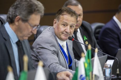 Câmara apela ao Ministro da Educação pela inclusão da LIBRAS no Currículo Escolar Imagem referente a Câmara apela ao Ministro da Educação pela inclusão da LIBRAS no Currículo Escolar