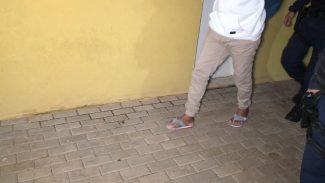 Padrasto é detido suspeito de abusar sexualmente das enteadas de 9 e 17 anos no bairro Periolo