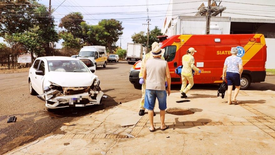 Casal de idosos fica ferido em acidente no Country