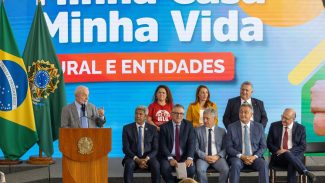 Governo anuncia 112 mil casas para área rural e movimentos por moradia