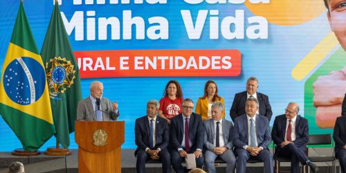 Imagem referente a Governo anuncia 112 mil casas para área rural e movimentos por moradia