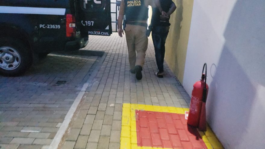 Homem é preso após tentar abusar de adolescente no Santa Cruz