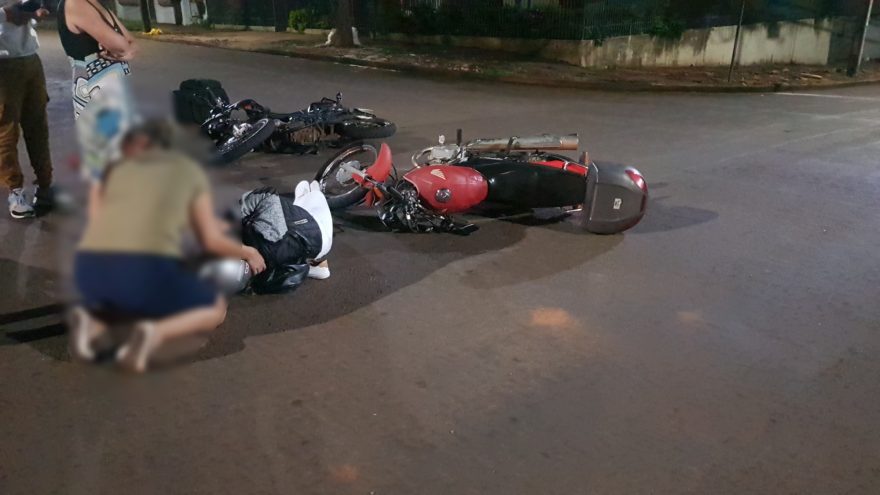 Mulher fratura tornozelo em acidente entre duas motos na Região do Lago