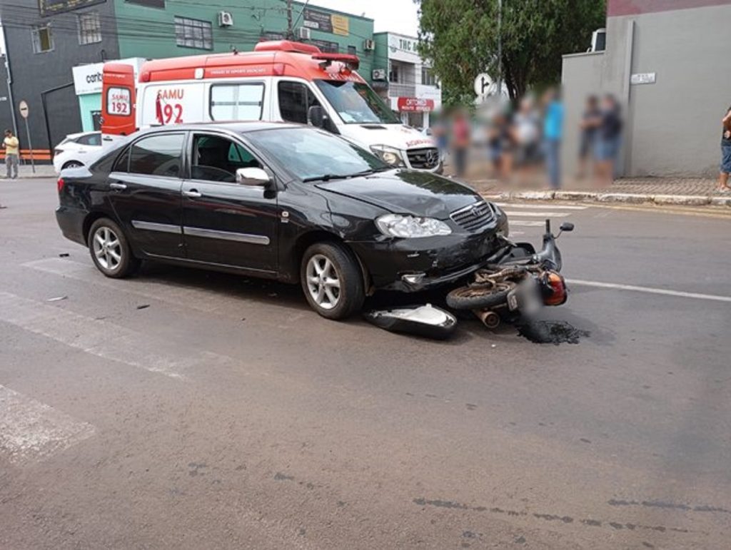 Mulher sofre ferimentos graves em acidente no centro de Francisco Beltrão