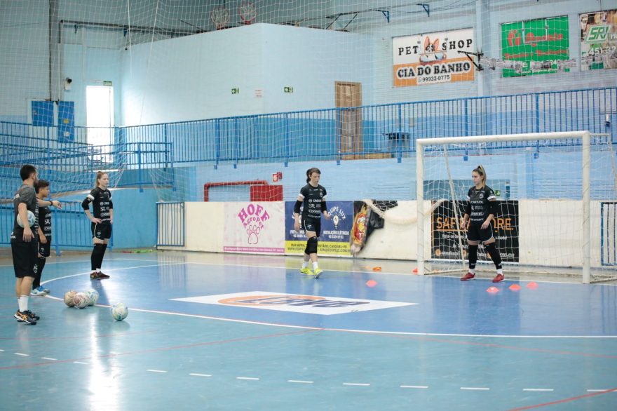 Stein Cascavel se prepara para a estreia na Liga Feminina de Futsal