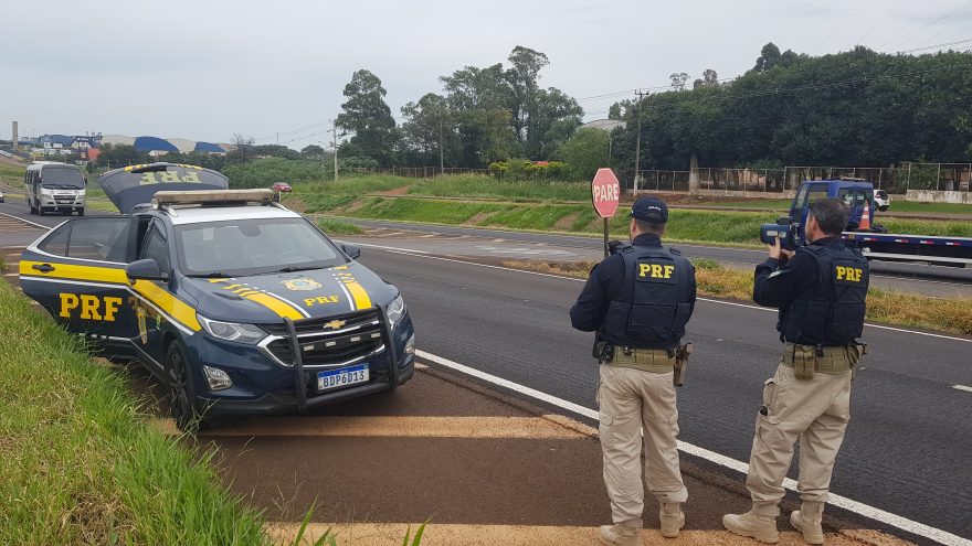 Visando diminuir números de acidentes, PRF realiza fiscalização nas proximidades do Aeroporto