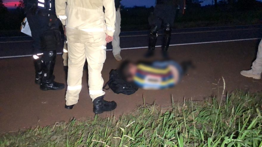 Homem cai de moto na BR-277 e sofre fratura no tornozelo