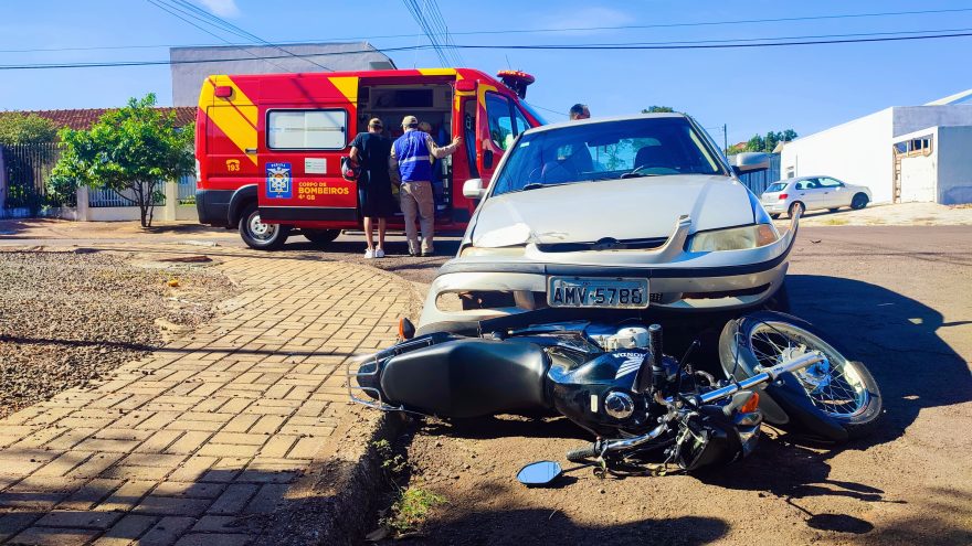 Moto é arrastada por carro e deixa motociclista ferida no São Cristóvão