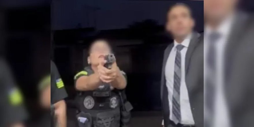 Mandado de prisão gera polêmica, policiais teriam batido na casa errada; veja vídeo