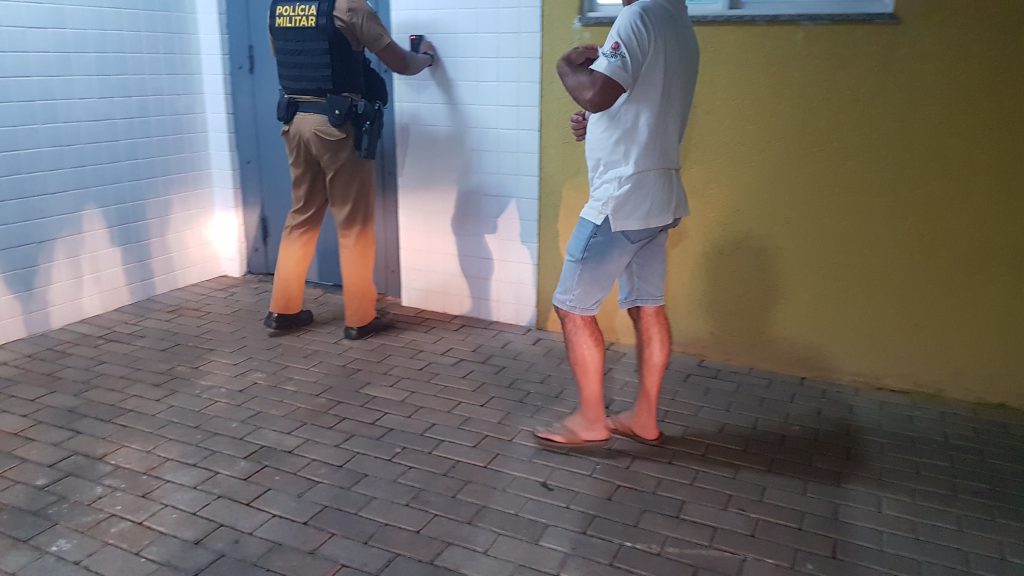 Suspeito de violência doméstica é detido no bairro Floresta