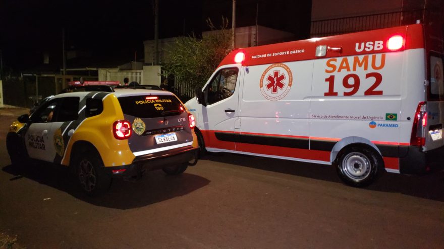 Monitorado por tornozeleira eletrônica, homem entra em surto e tenta invadir residências