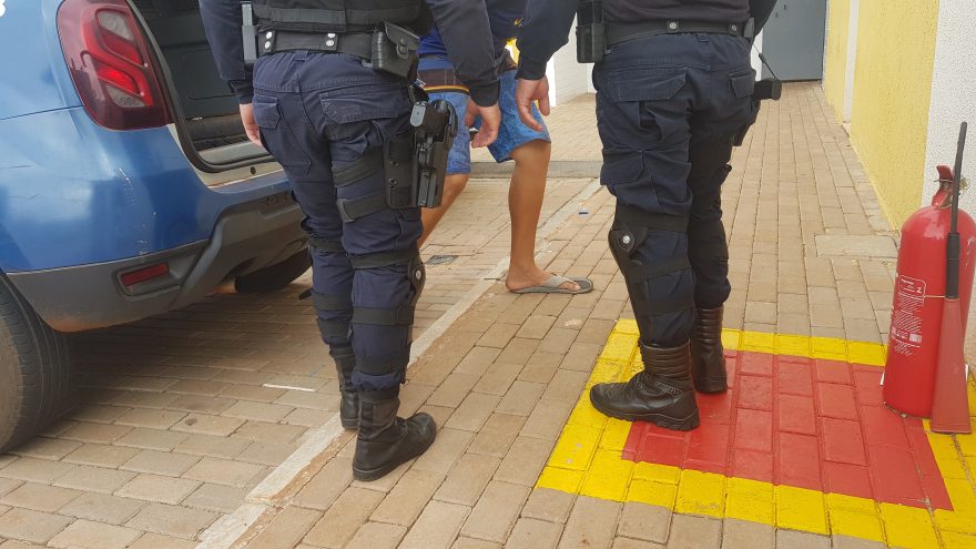 Homem é preso na Rua Itália pilotando moto furtada no Parque São Paulo