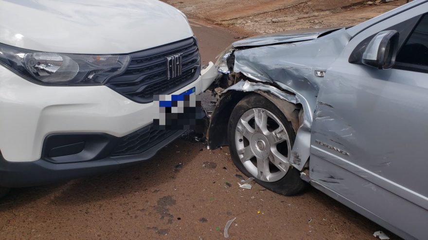 Strada e Vectra se envolvem em colisão frontal no Cataratas