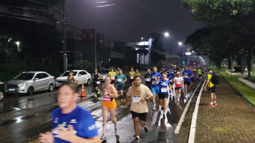 Com cerca de 2 mil atletas inscritos, Maratona da Sanepar acontece em Cascavel