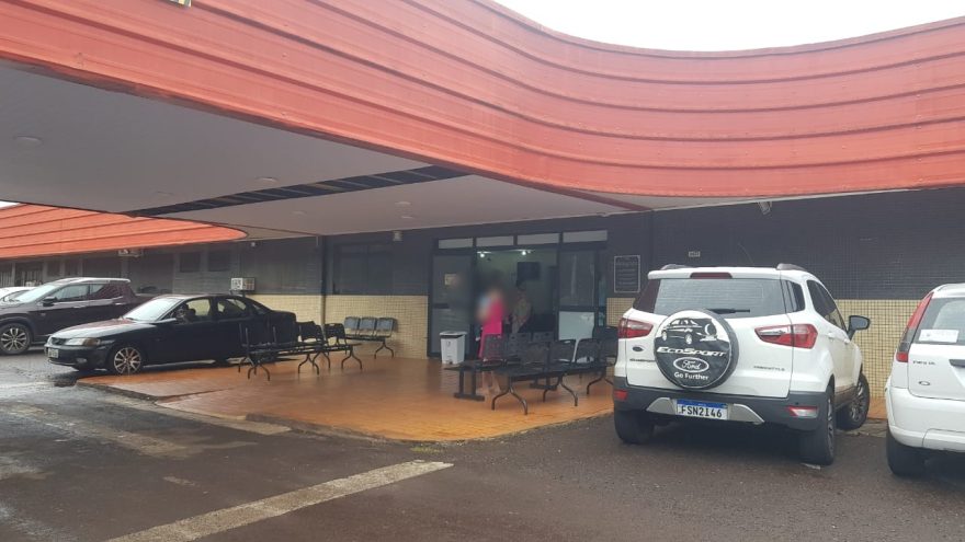 Bombeiros são acionados para resgatar documento em bueiro na UPA Tancredo