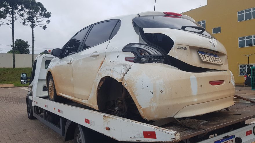 Peugeot 208 com placas argentinas carregado com maconha é apreendido pela PRF na BR-163