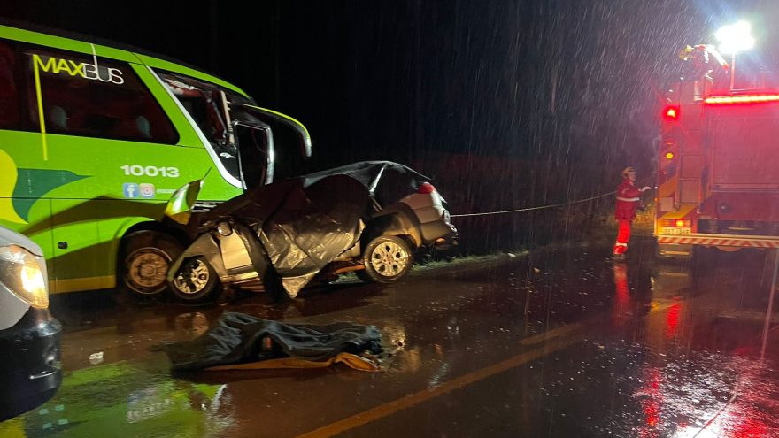Grave acidente entre ônibus e carro deixa um morto em Palotina
