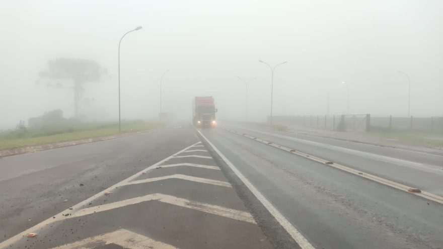 PRF alerta: Com neblina densa, motoristas devem redobrar a atenção nas rodovias