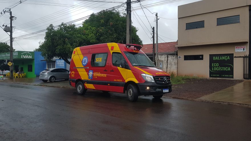 Bombeiros são mobilizados para atenderem vítima de agressão na Rua Padre Anchieta