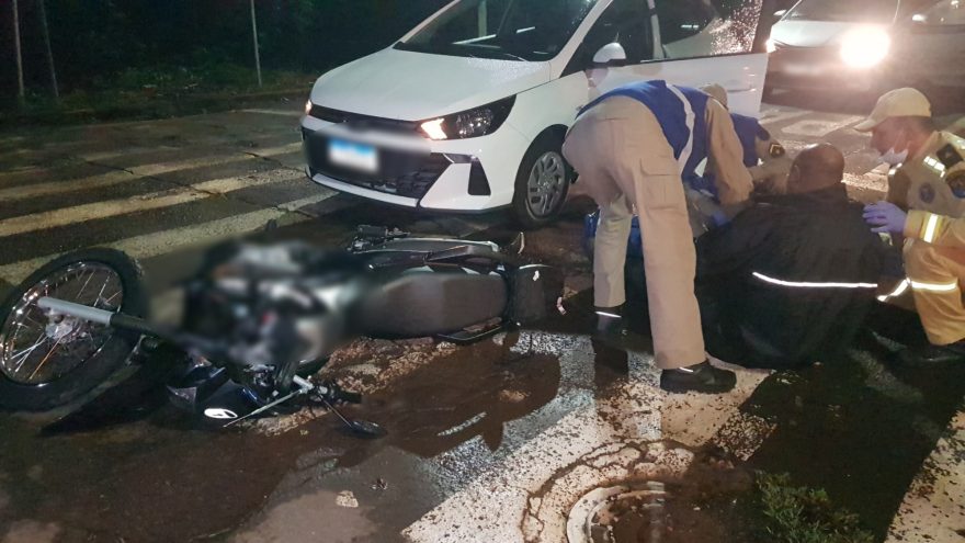 HB20 e Honda Bros se envolvem em colisão no centro de Cascavel
