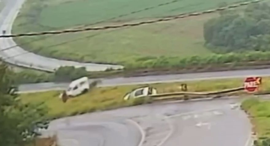 Vídeo: dois capotamentos são registrados na BR-376 em duas horas e meia