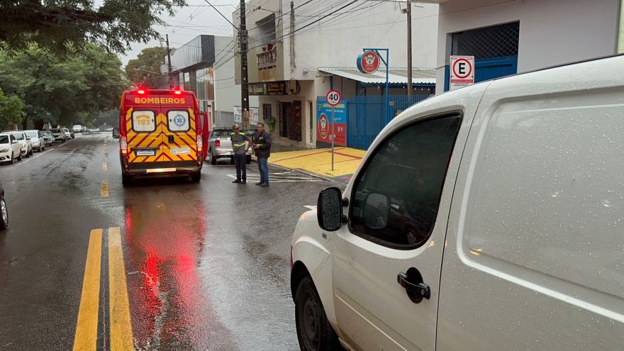 Idoso de 73 anos é atropelado por veículo no Centro