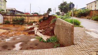 Asfalto pode ceder a qualquer momento na Avenida Piquiri