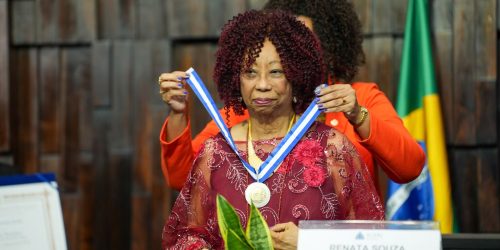 Imagem referente a Historiadora Helena Theodoro recebe maior honraria do Rio de Janeiro