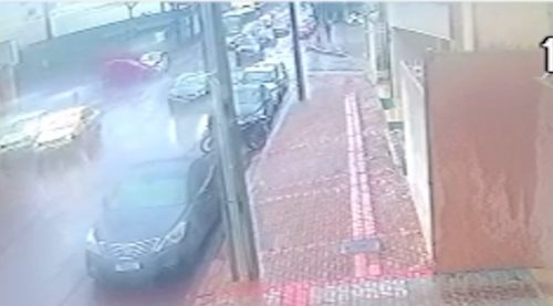 Vídeos mostram colisão entre carros no cruzamento das ruas São Paulo e Pio XII Imagem referente a Vídeos mostram colisão entre carros no cruzamento das ruas São Paulo e Pio XII