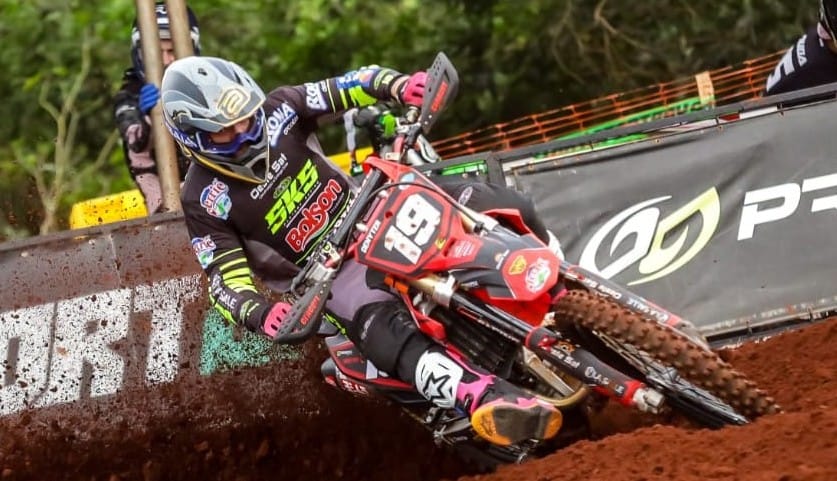 Motocross solidário garante recursos para auxiliar refugiados na Região Oeste