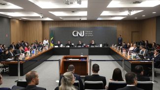 Maioria do CNJ derruba decisão que afastou juíza Gabriela Hardt