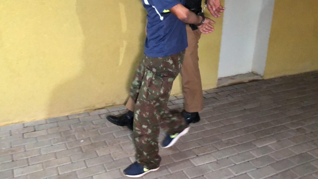 Homem tenta furtar bolsa de mulher e é rendido por tenente do Exército