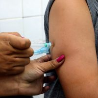 Imagem referente a Com doses próximas do vencimento, Saúde amplia vacinação contra dengue
