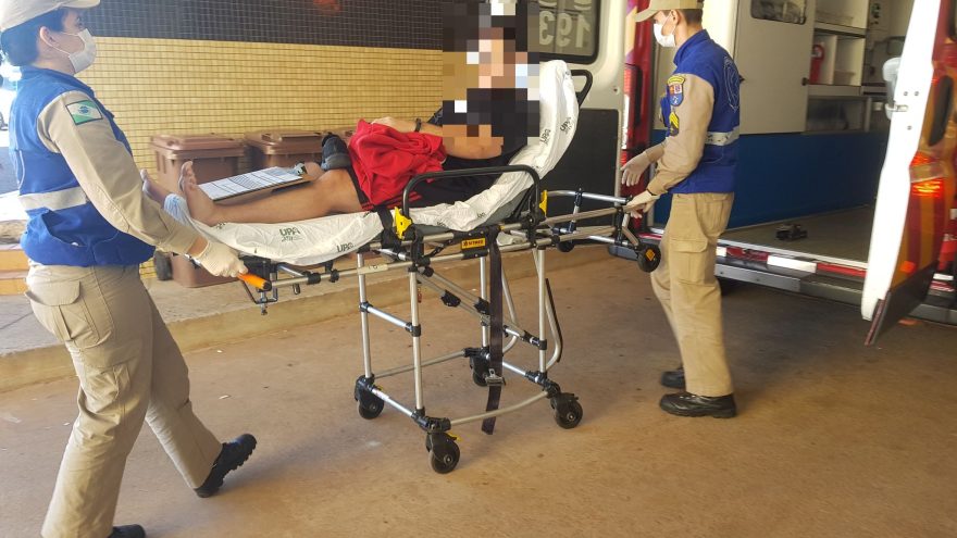 Homem sofre lesão durante treino de Muay Thai e é socorrido pelo Siate